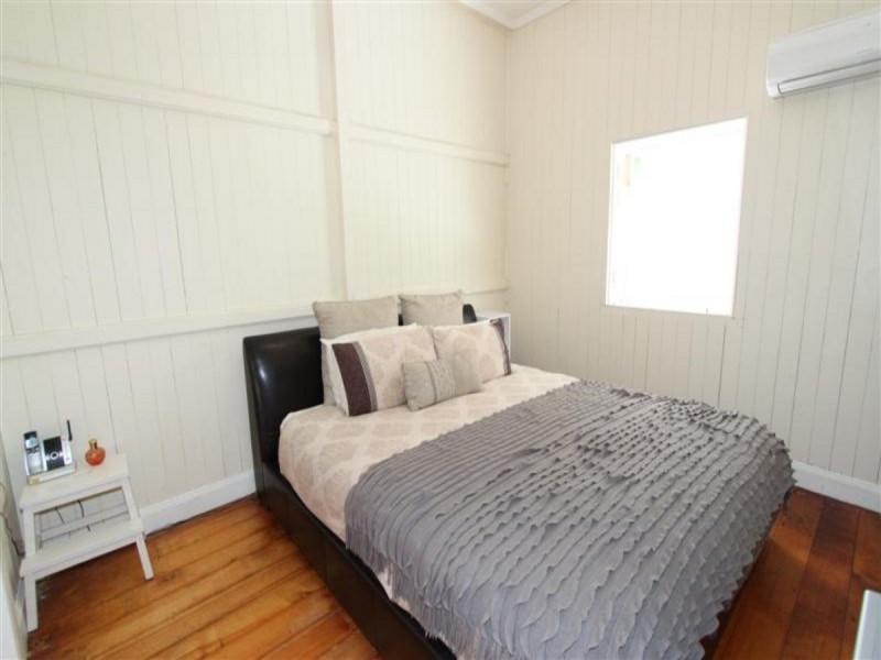 92 Ward Street, The Range QLD 4700